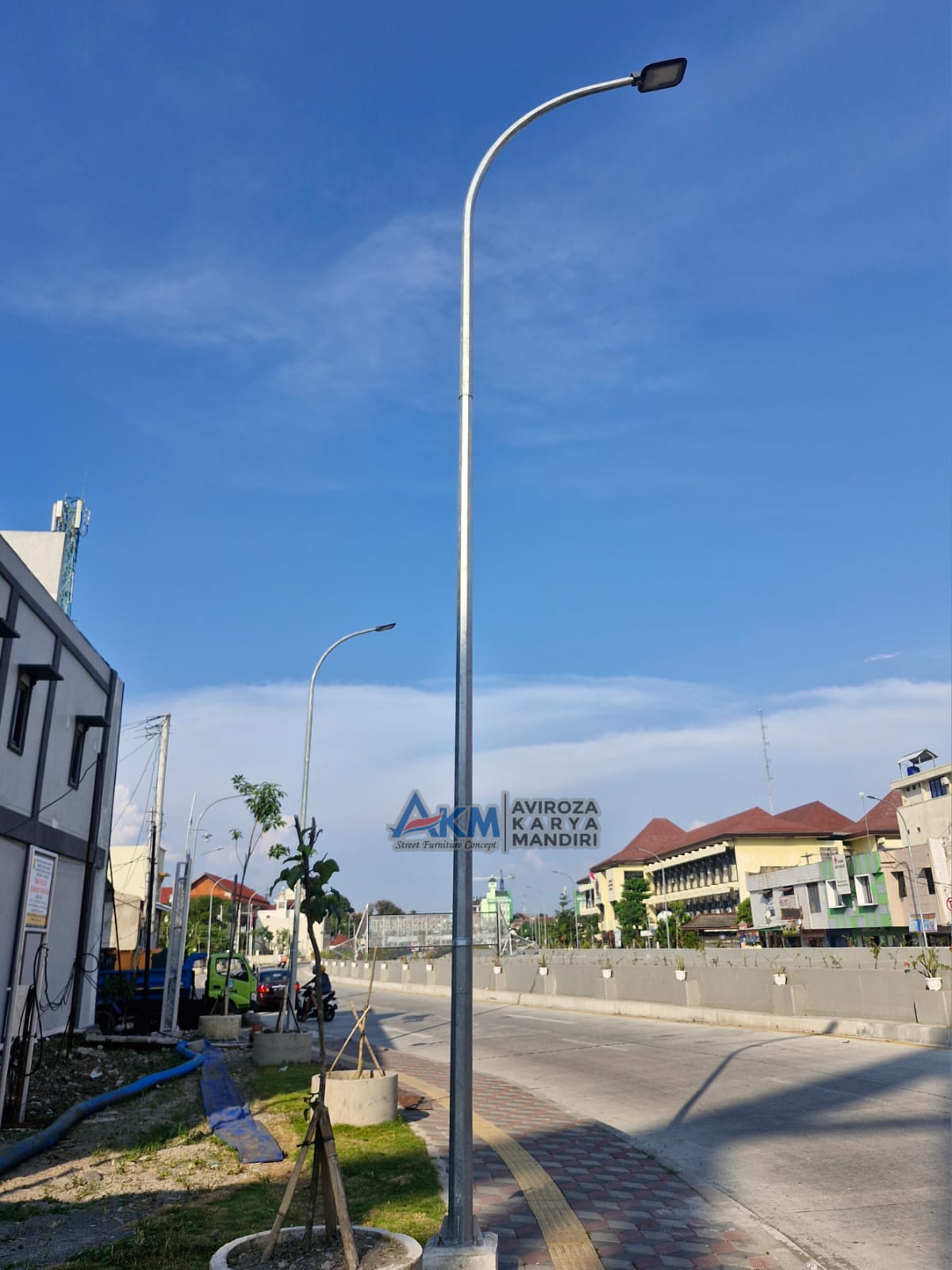 galeri Tiang Lampu PJU Tenaga Surya PJU Oktagonal Hot Deep Galvaniz