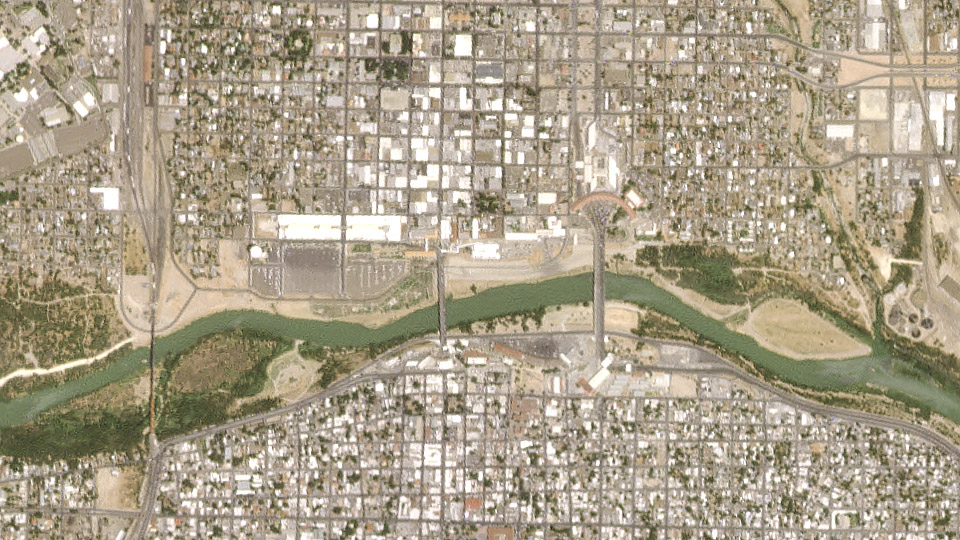 Planet imagery showing Trump's courthouse tents along the border in Laredo, Texas // Credit: Rob Simmon, Planet