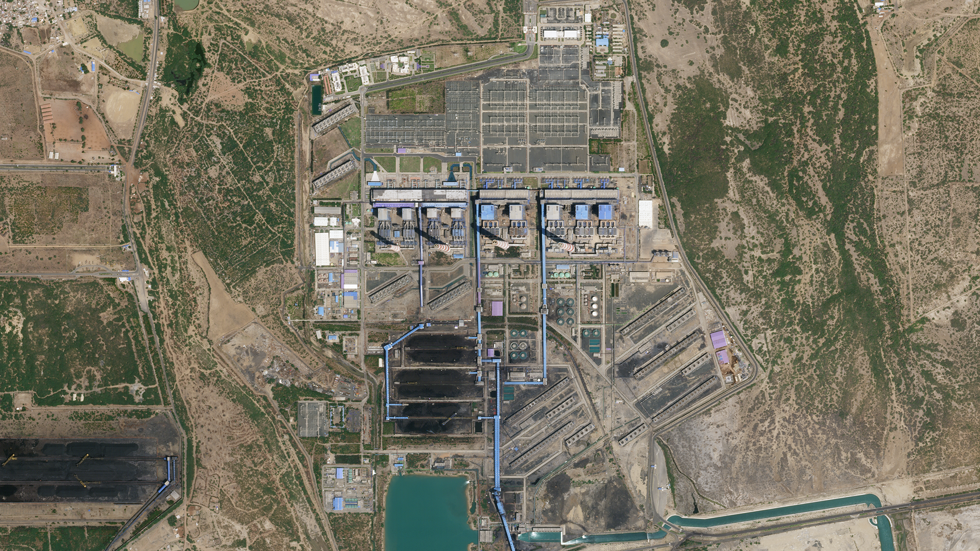 50 cm SkySat imagery of Mundra Coal Power Plant in Gujarat, India, on April 4, 2020. © 2020, Planet Labs Inc. All Rights Reserved.
