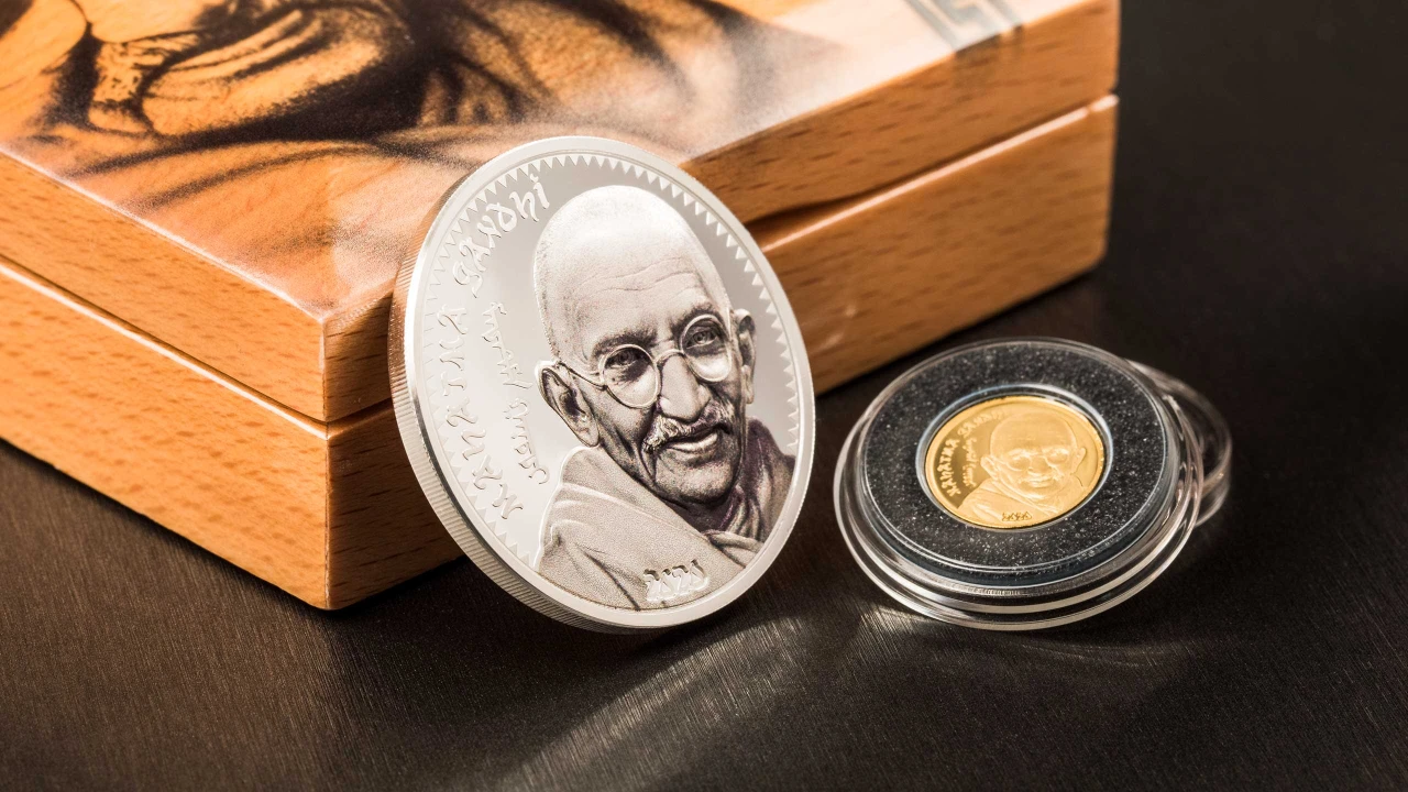 29169_Mahatma Gandhi_s1 web.jpg