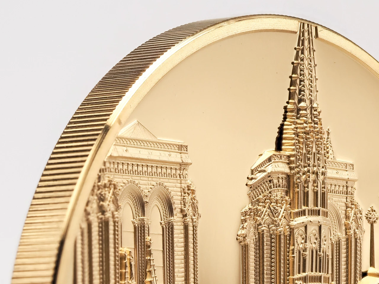 Tiffany Art Metropolis – Notre-Dame Gold