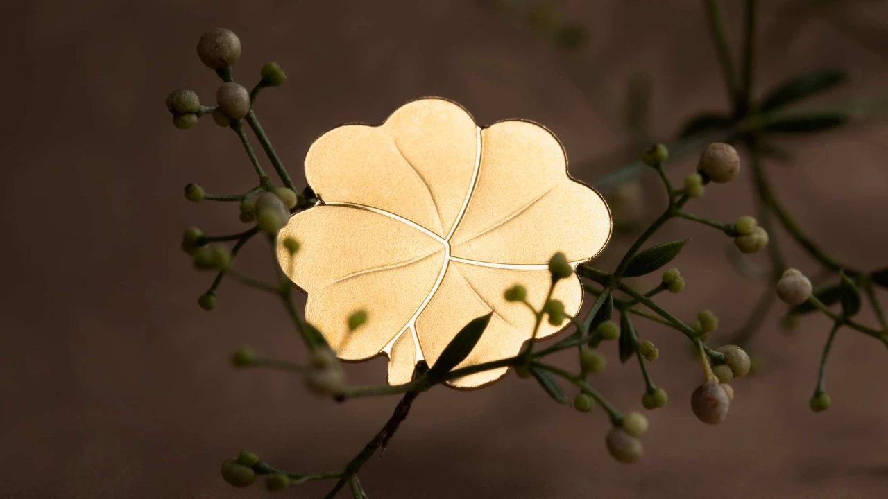 Golden Clover Shape
