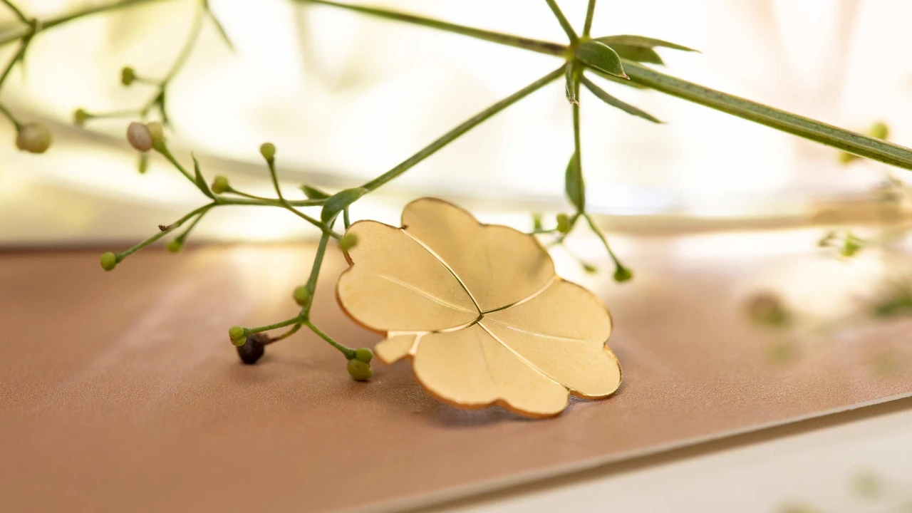 Golden Clover Shape