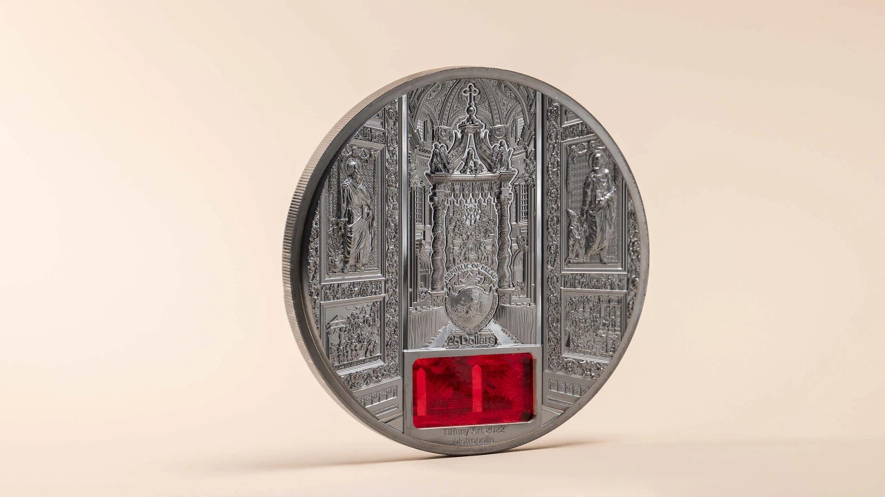 Tiffany Art Metropolis – San Pietro