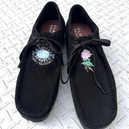 CLARKS クラークス Wallabee (品番CLA-EMB)