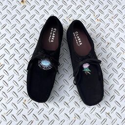 CLARKS クラークス Wallabee (品番CLA-EMB)