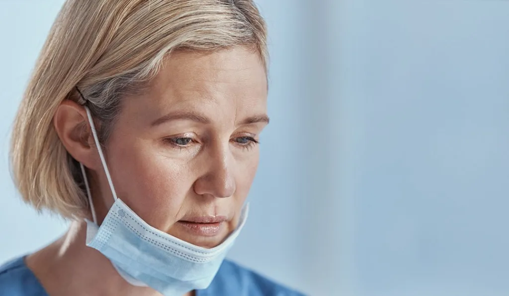 Nurse experiencing nurse burnout symptoms