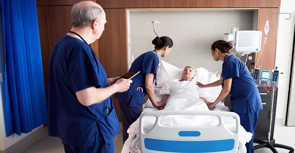 Nurses check patient for signs of clinical deterioration