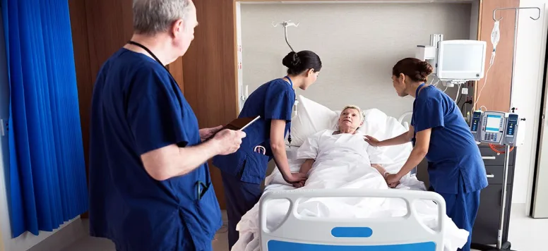 Nurses check patient for signs of clinical deterioration