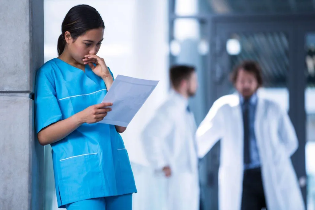 Nurse-looking-at-paper-ThinkstockPhotos-653803616.jpg