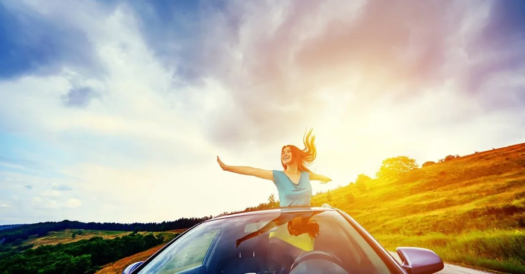 Woman-in-convertible-iStock-493694776.jpg