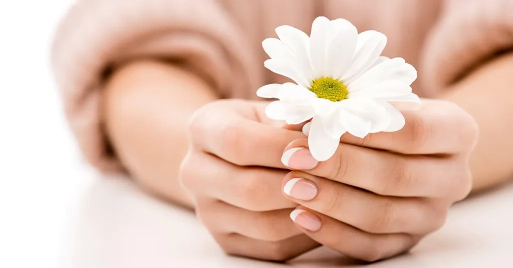 Woman-holding-Daisy-iStock-916515702.jpg