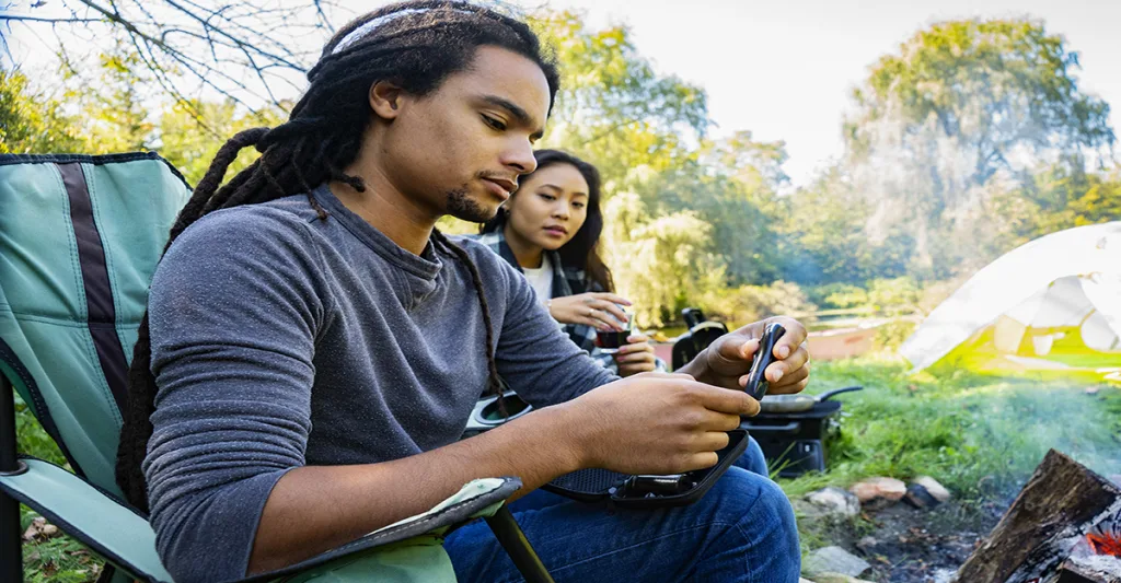 Young-guy-using-blood-glucose-pen-FB-GettyImages-1044223528.jpg