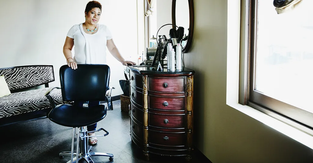 African-American-woman-stylist-in-salon-FB-GettyImages-659856103.jpg