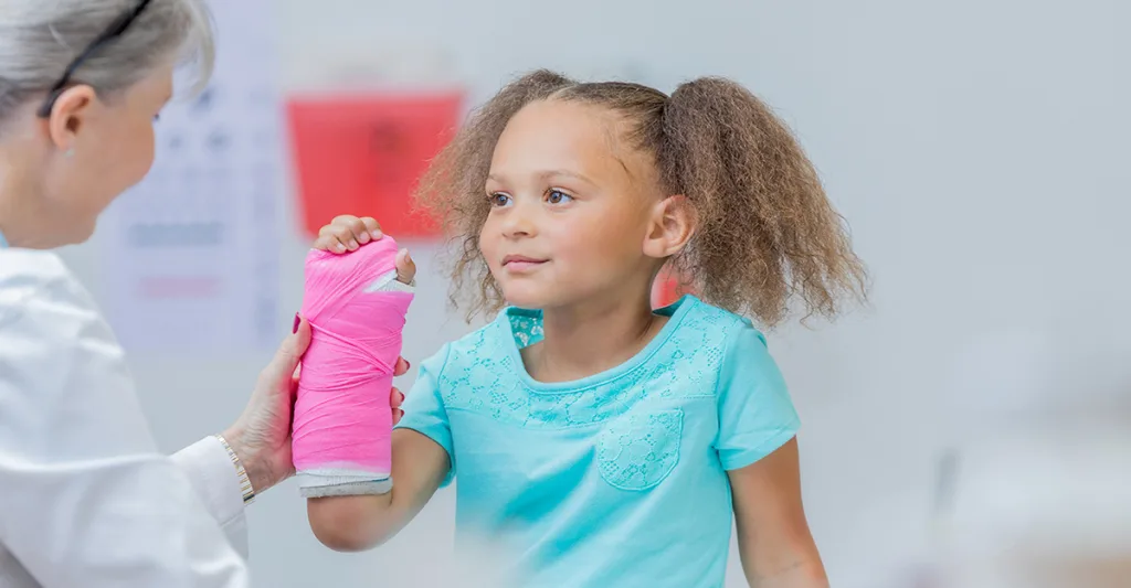 Young-girl-with-arm-cast-FB-GettyImages-817888740.jpg