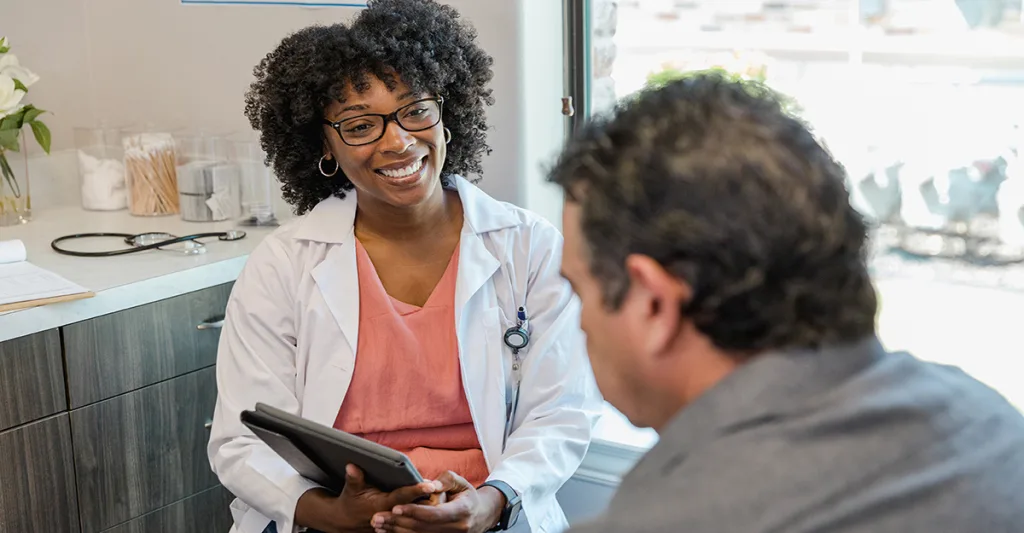 Nurse-or-nurse-practitioner-with-patient-GettyImages-1405683434.jpg