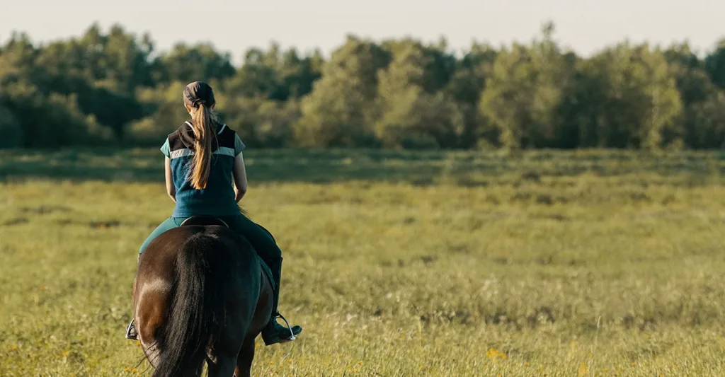 Girl-on-horse-GettyImages-1393953565.jpg