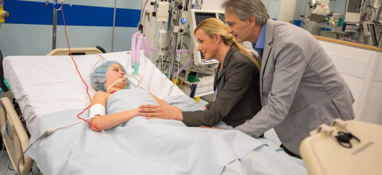 Family-in-ICU3-iStock-543210392.jpg