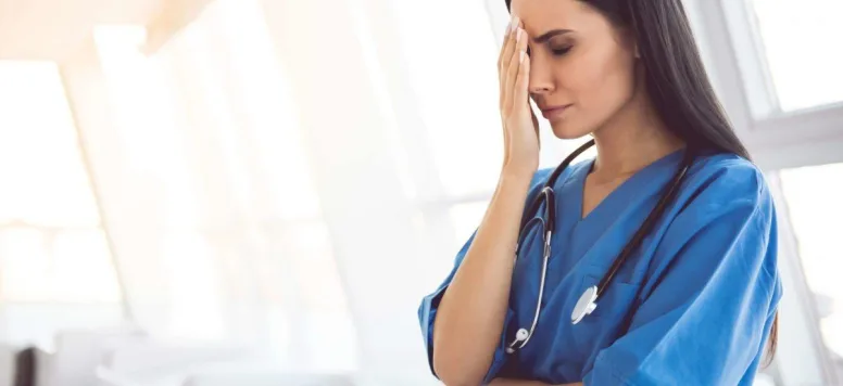 Nurse-distraught-ThinkstockPhotos-664028876.jpg