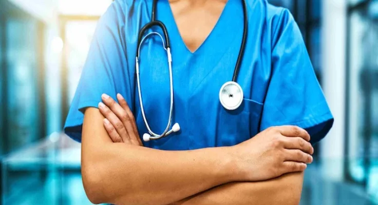 Female nurse in scrubs wearing best stethoscope for nurses around neck