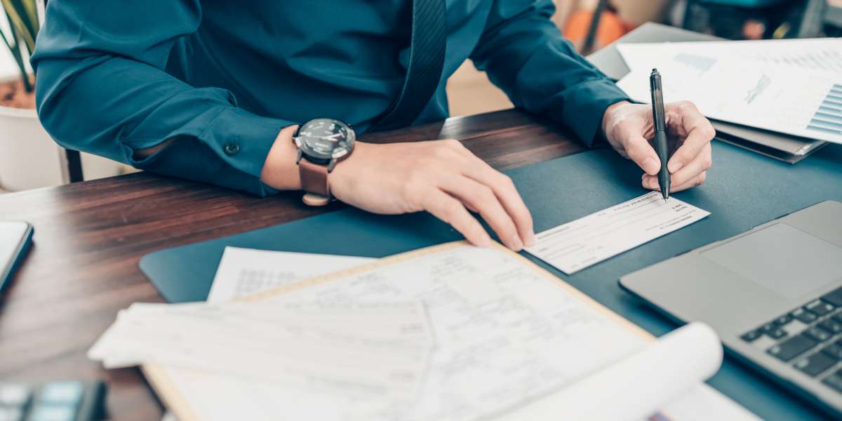 Earnest Money: What It Is, How Much You Need, and When It's Due