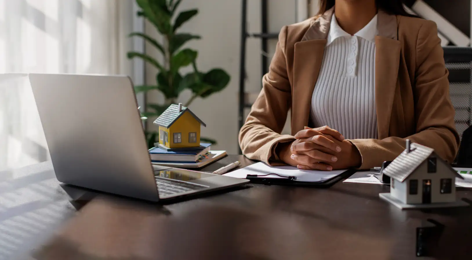 loan officer sitting behind a desk: largest refinance lenders