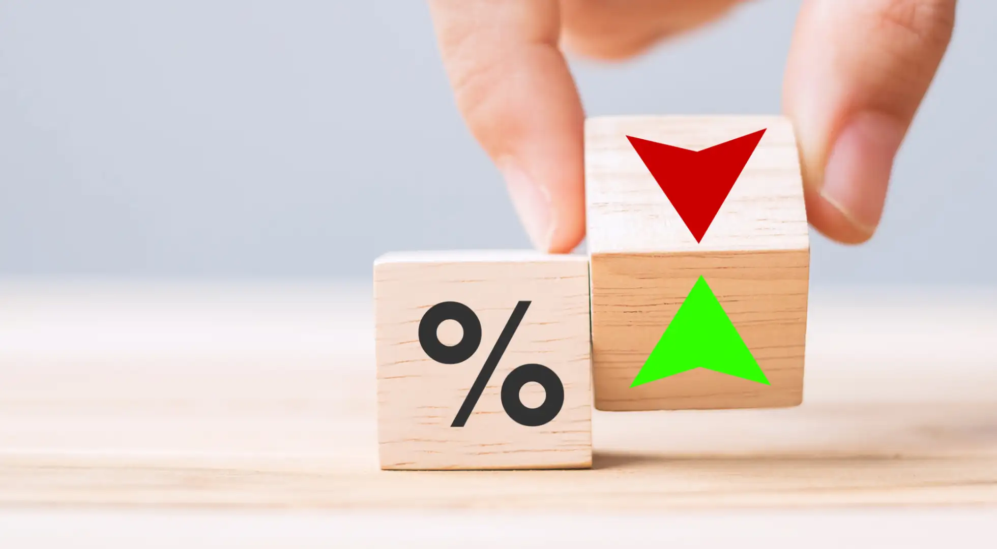 interest rate sign with up and down arrows