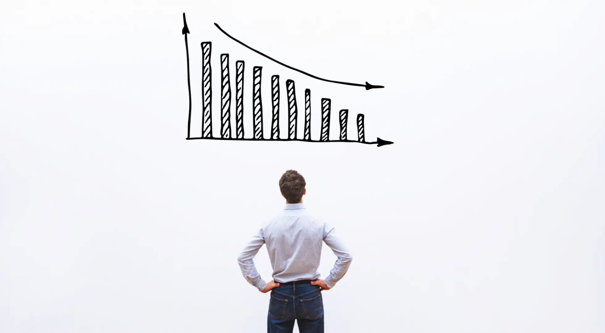 person looking at a bar chart trending downwards: mortgage rates