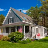 House with flag: mortgage rates