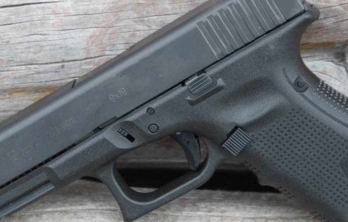 Glock 19 pistol