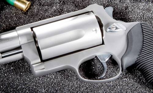 Taurus judge public defender with a cylinder showing