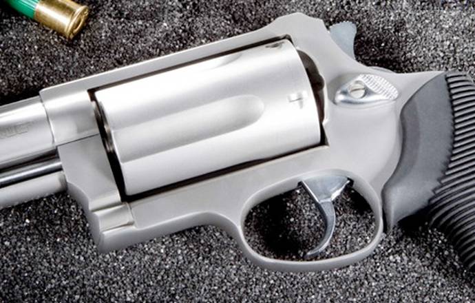 Taurus judge public defender with a cylinder showing