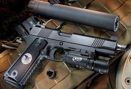 Colt 1911 (w Rail) - 5"