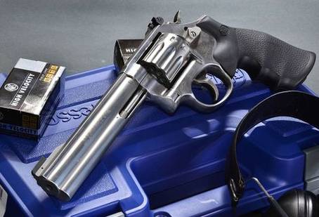 Smith & Wesson Model 686 Plus - 2.5"
