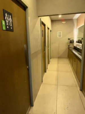 Foto del baño de Shake Shack Querétaro