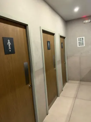 Foto del baño de Shake Shack Querétaro