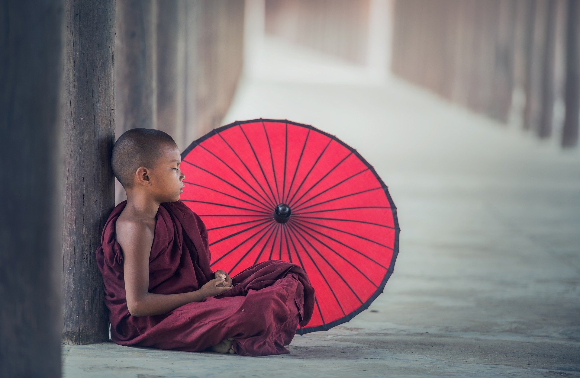 Niños meditando