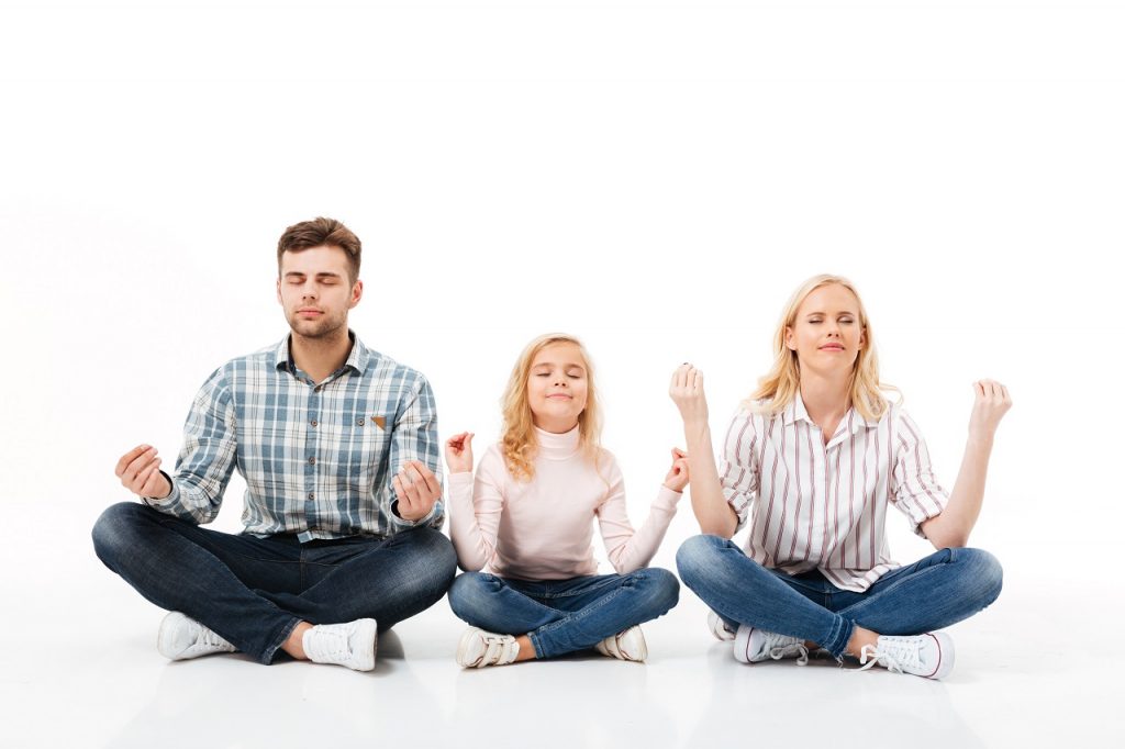 Cómo practicar la meditación en familia