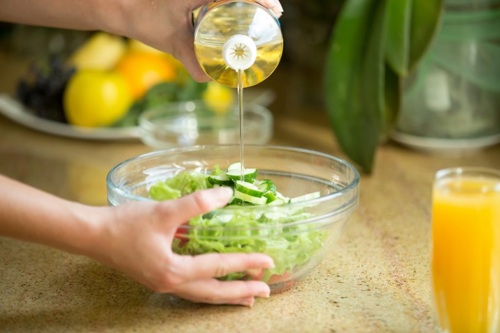 Recetas de ensaladas con queso de cabra, espinacas y vinagreta de piña