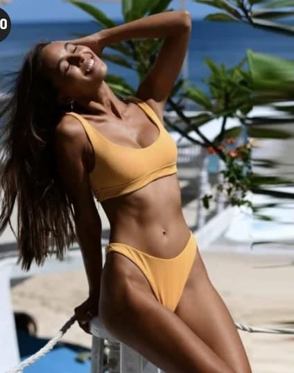 цял дамски бански с твърда чашка