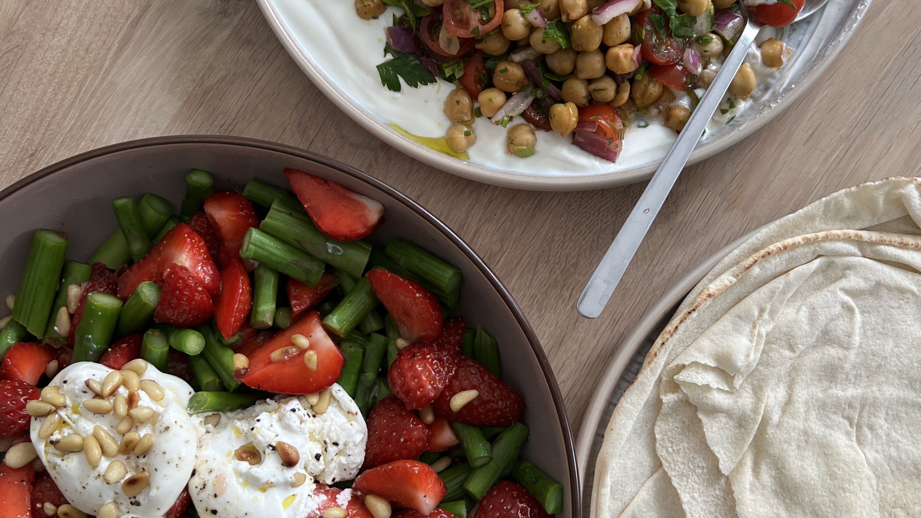 Vista de portada del media kit para cookwithara