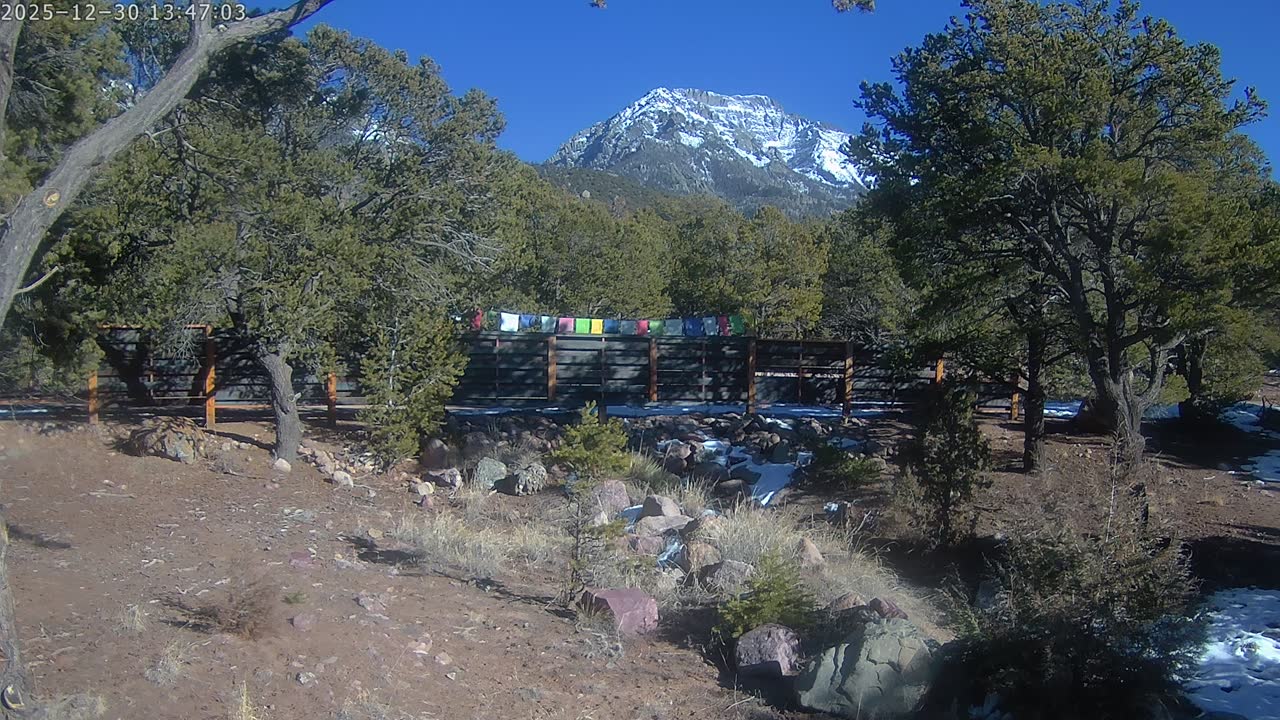 Current image of Crestone Mountain