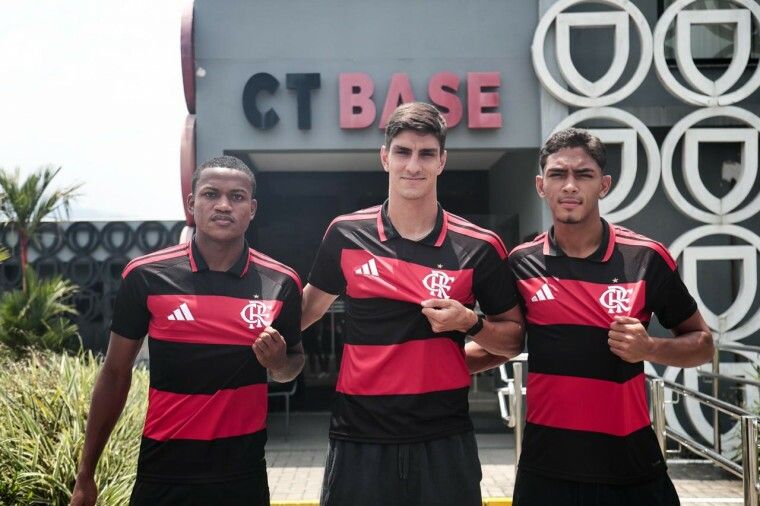 Os atletas Ramirez, Muñoz e Josmar: trio vai reforçar equipe sub-20 — Fotos: Gilvan de Souza/CRF