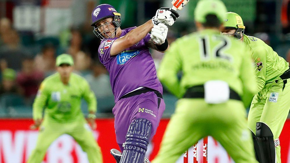 BBL 10: Ben McDermott's dominance hands Hobart Hurricanes easy win over Sydney Thunder