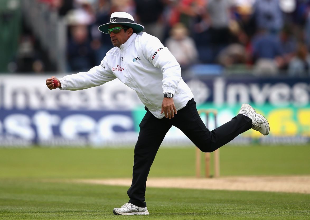 Aleem Dar becomes first umpire to officiate in 400 international matches