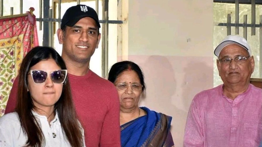 MS Dhoni's parents hospitalised after testing positive for Covid-19