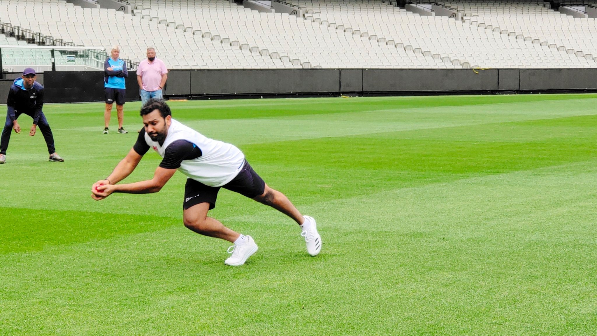 Rohit and four other isolated Indian players to travel to Sydney