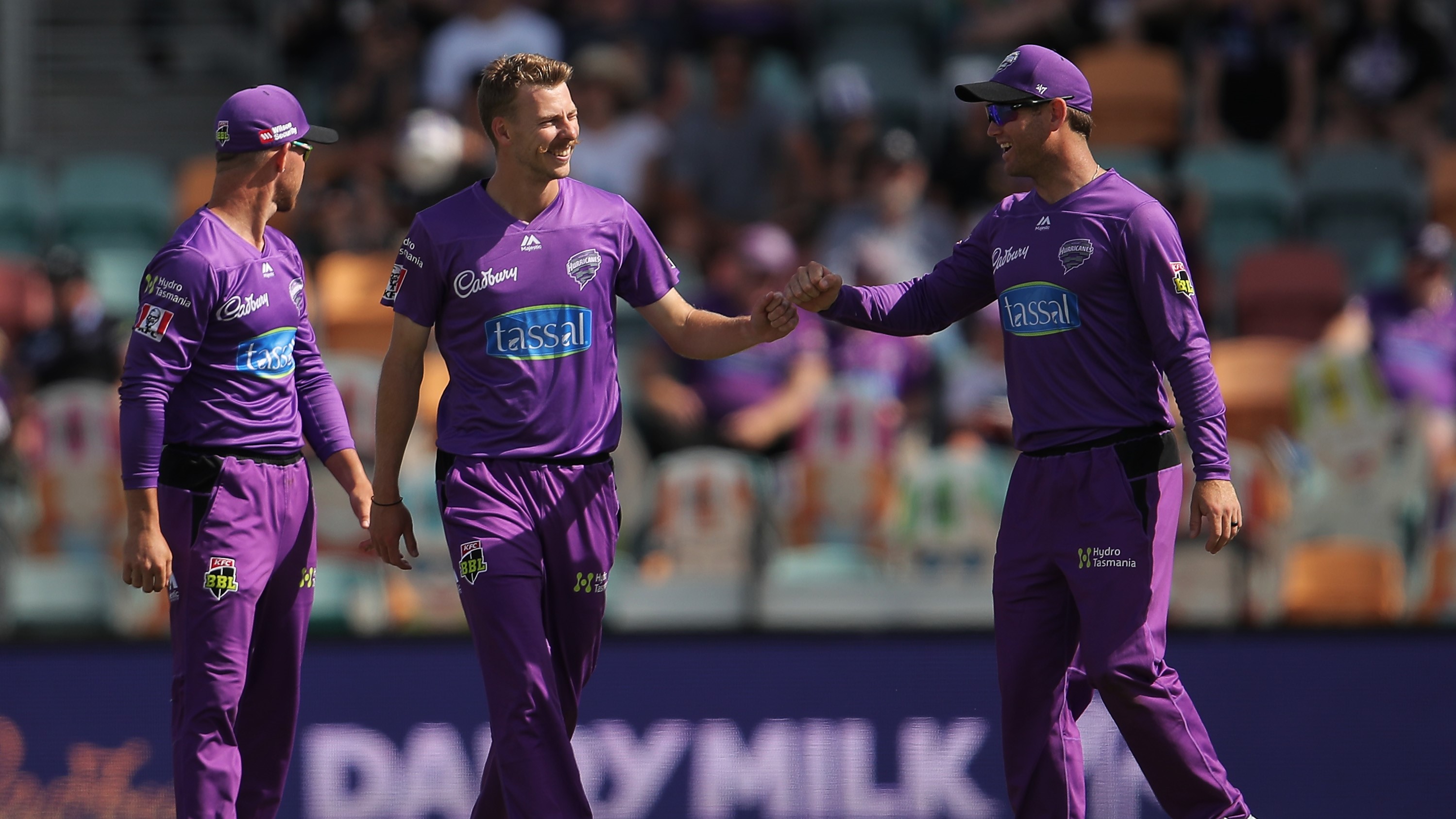 BBL:  Hurricanes clinch tight win despite Strikers' record 10th wicket partnership