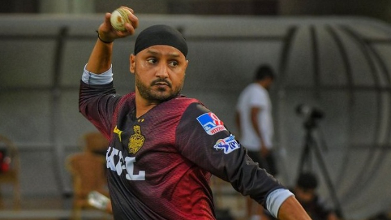 IPL 2021: Dinesh Karthik impressed with Harbhajan Singh's work ethics ahead of 14th edition