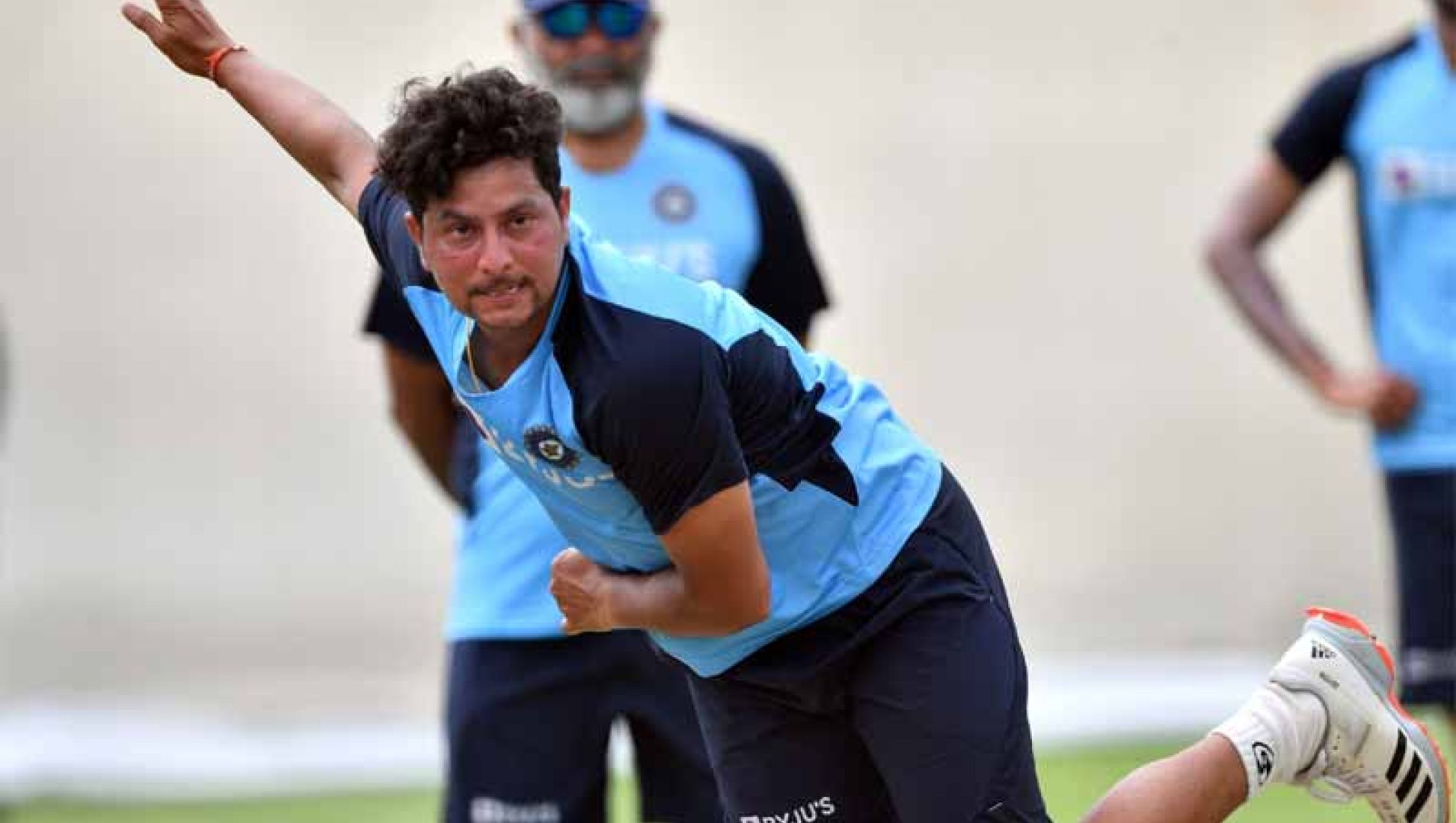Twitter criticises Indian management for not playing Kuldeep Yadav in first Test